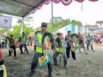 PENTAS SENI KUDA LUMPING, KADES, PERANGKAT DESA, BPD DAN SATLINMAS